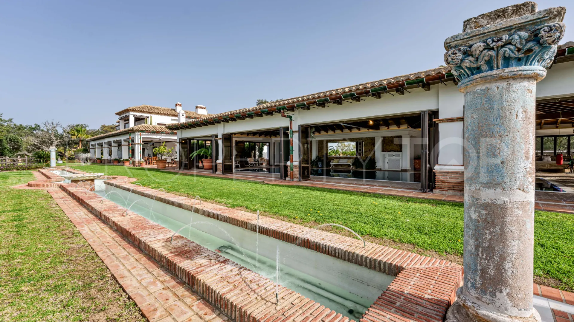 For sale finca in Marbella East with 7 bedrooms