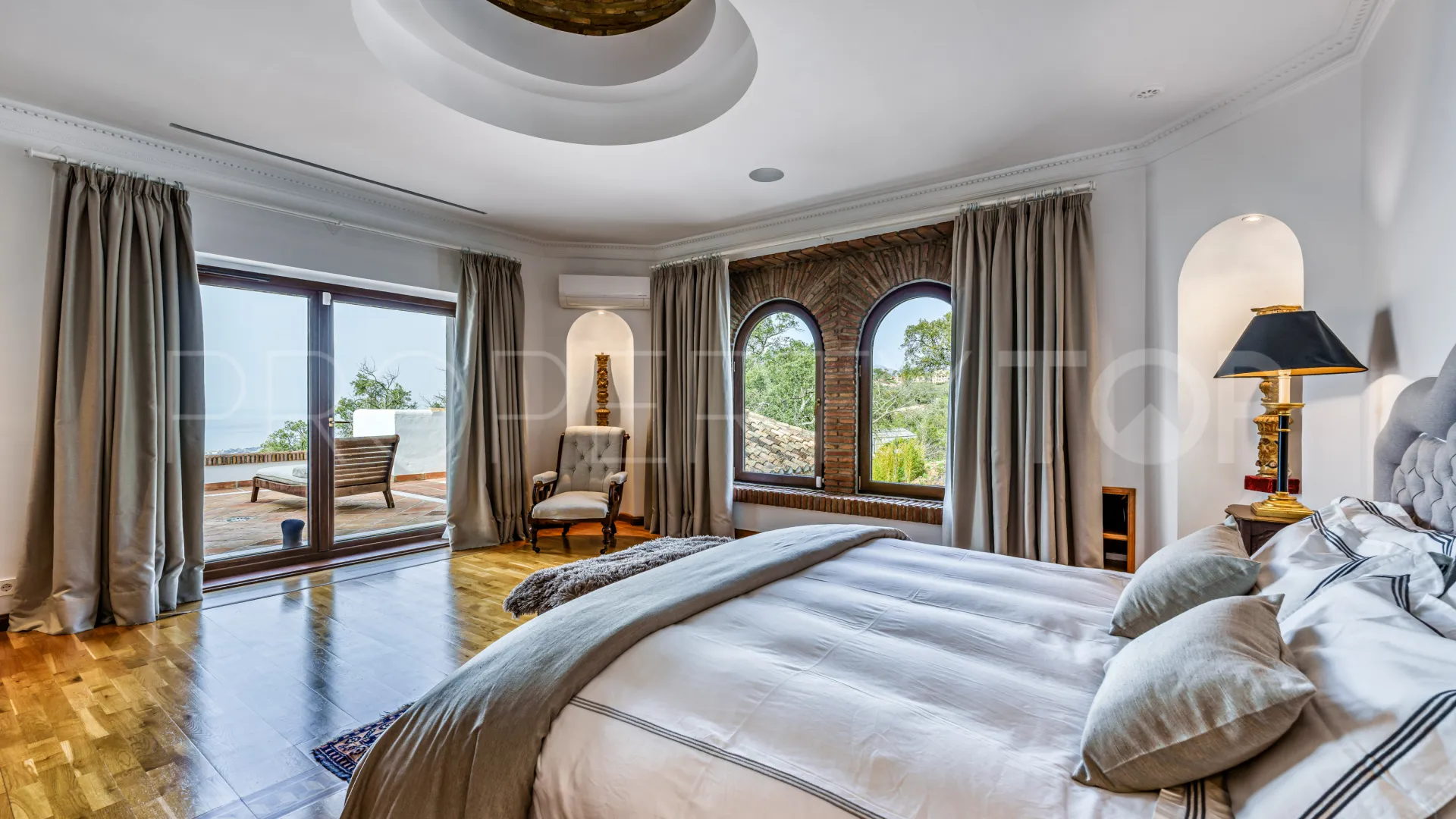 For sale finca in Marbella East with 7 bedrooms