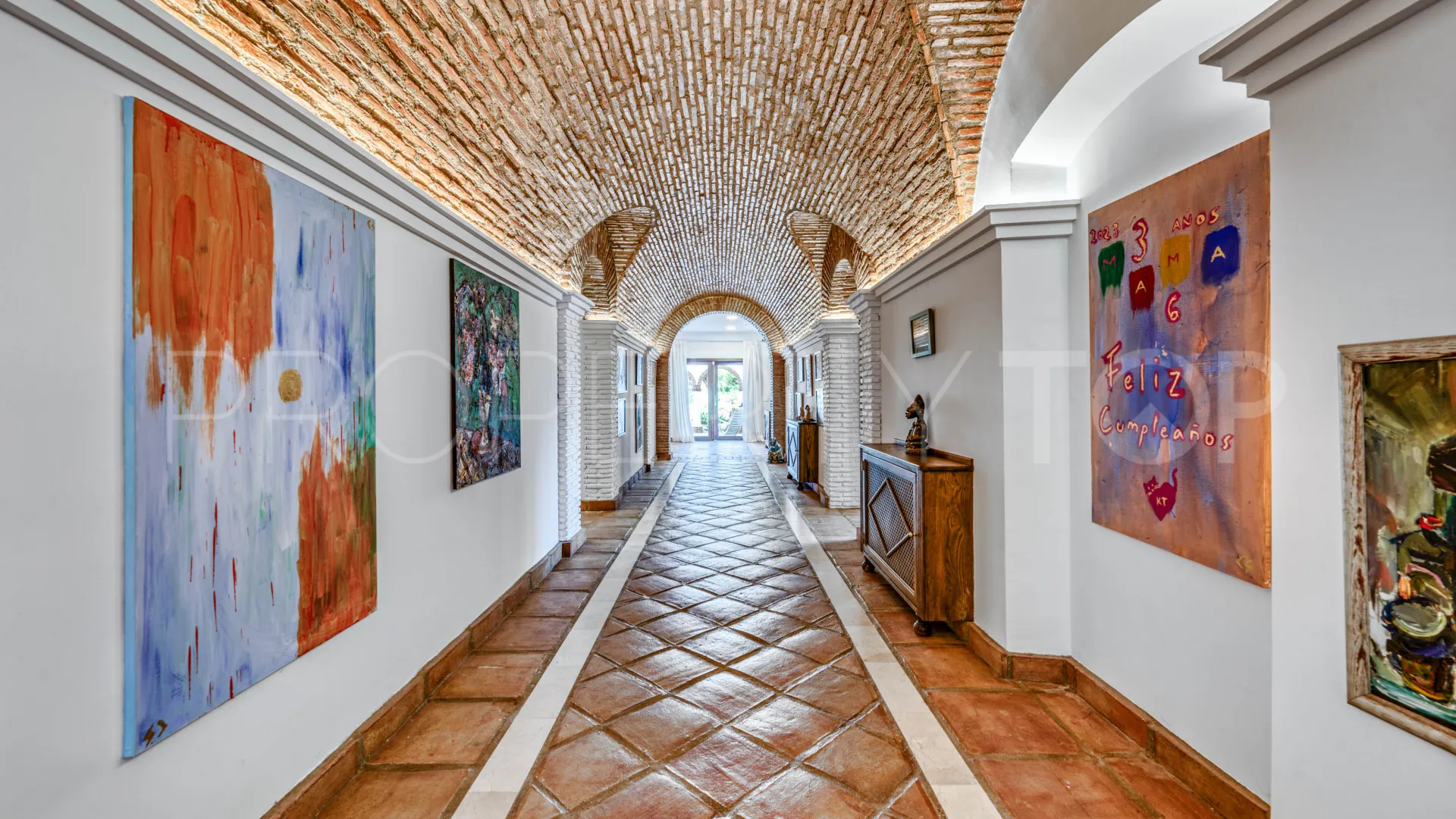 For sale finca in Marbella East with 7 bedrooms