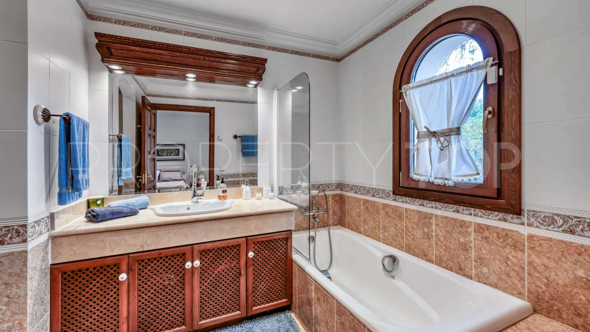 For sale finca in Marbella East with 7 bedrooms