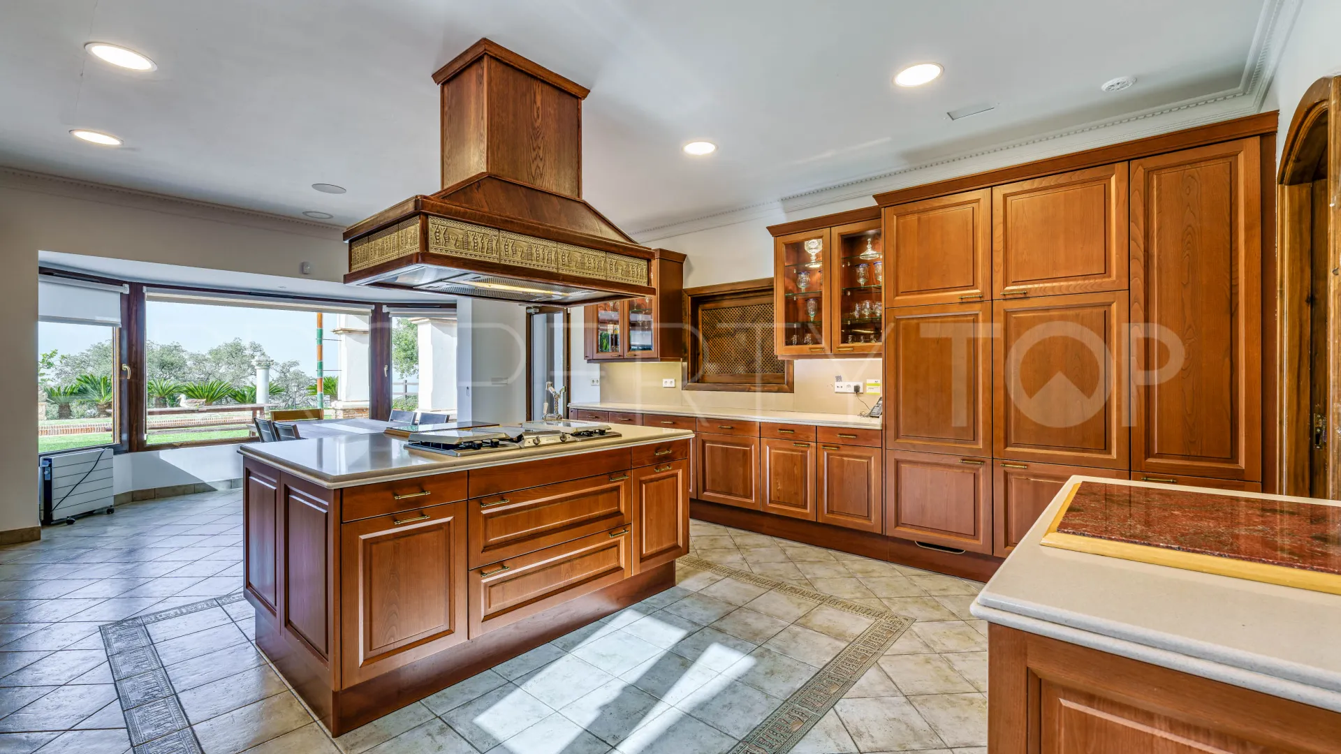 For sale finca in Marbella East with 7 bedrooms