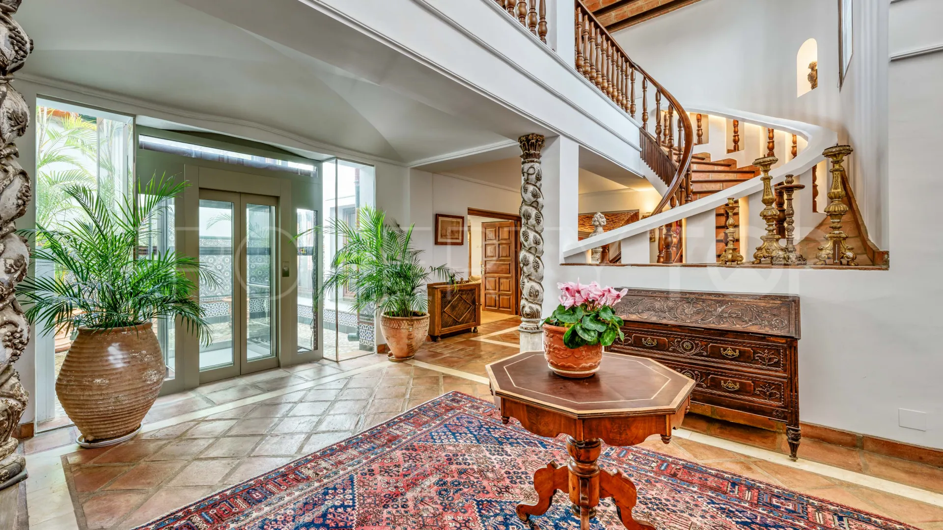For sale finca in Marbella East with 7 bedrooms