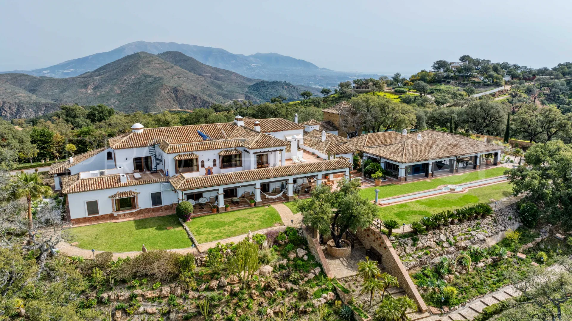 For sale finca in Marbella East with 7 bedrooms