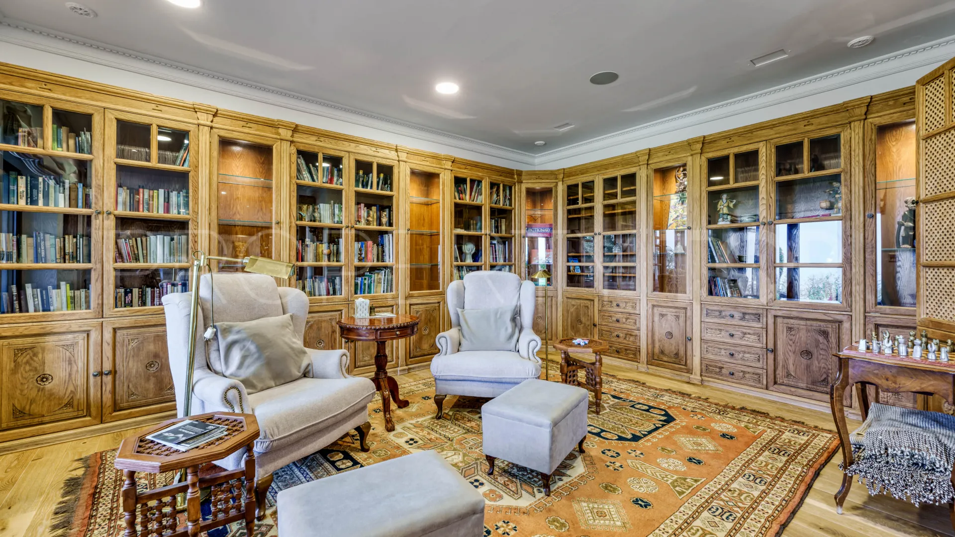 For sale finca in Marbella East with 7 bedrooms