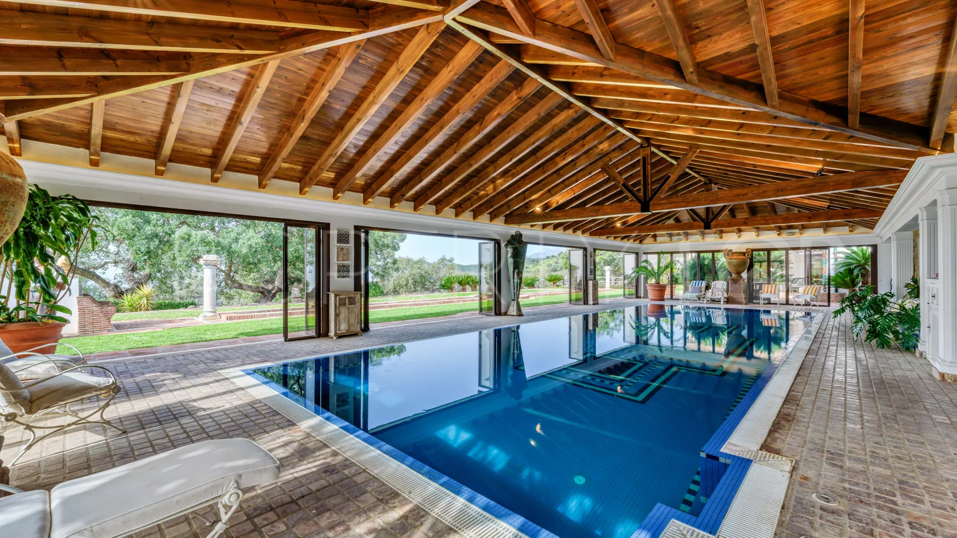 For sale finca in Marbella East with 7 bedrooms