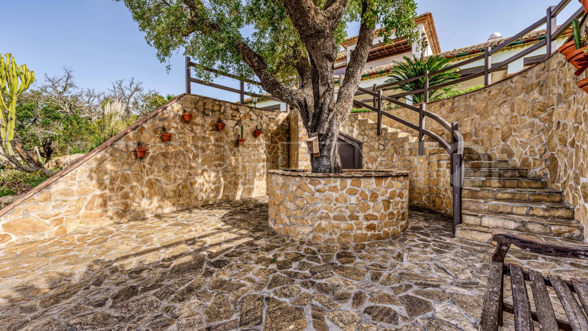 For sale finca in Marbella East with 7 bedrooms
