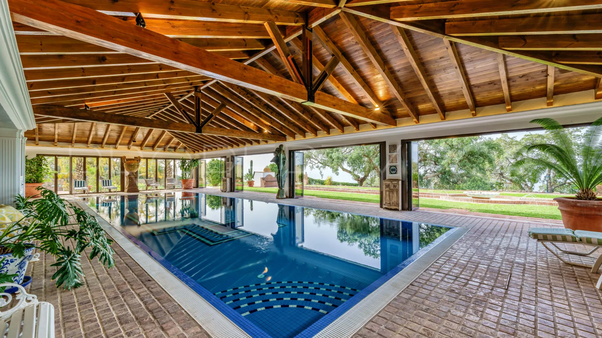 For sale finca in Marbella East with 7 bedrooms