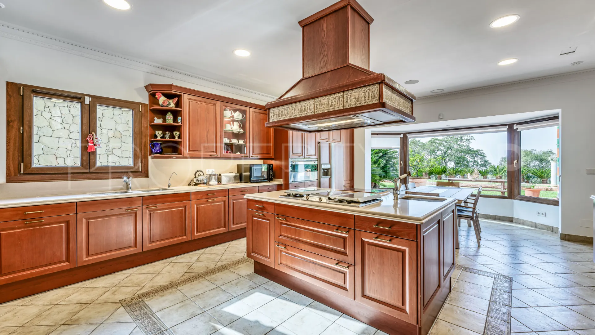For sale finca in Marbella East with 7 bedrooms