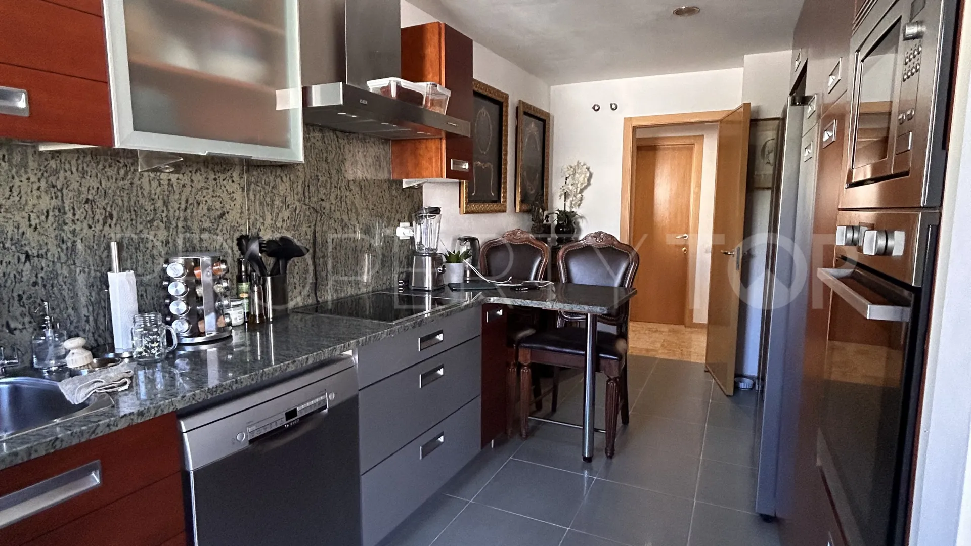 Marbella Este, apartamento planta baja de 3 dormitorios a la venta