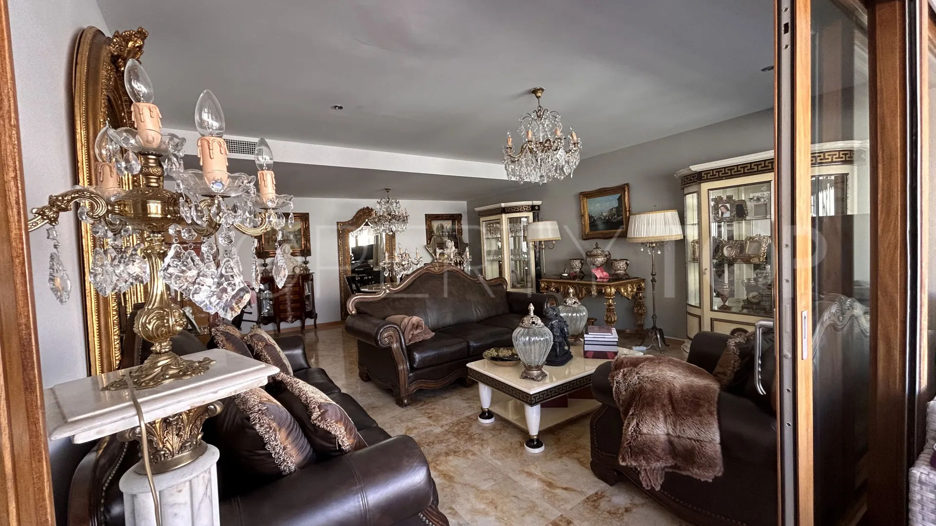 Marbella Este, apartamento planta baja de 3 dormitorios a la venta