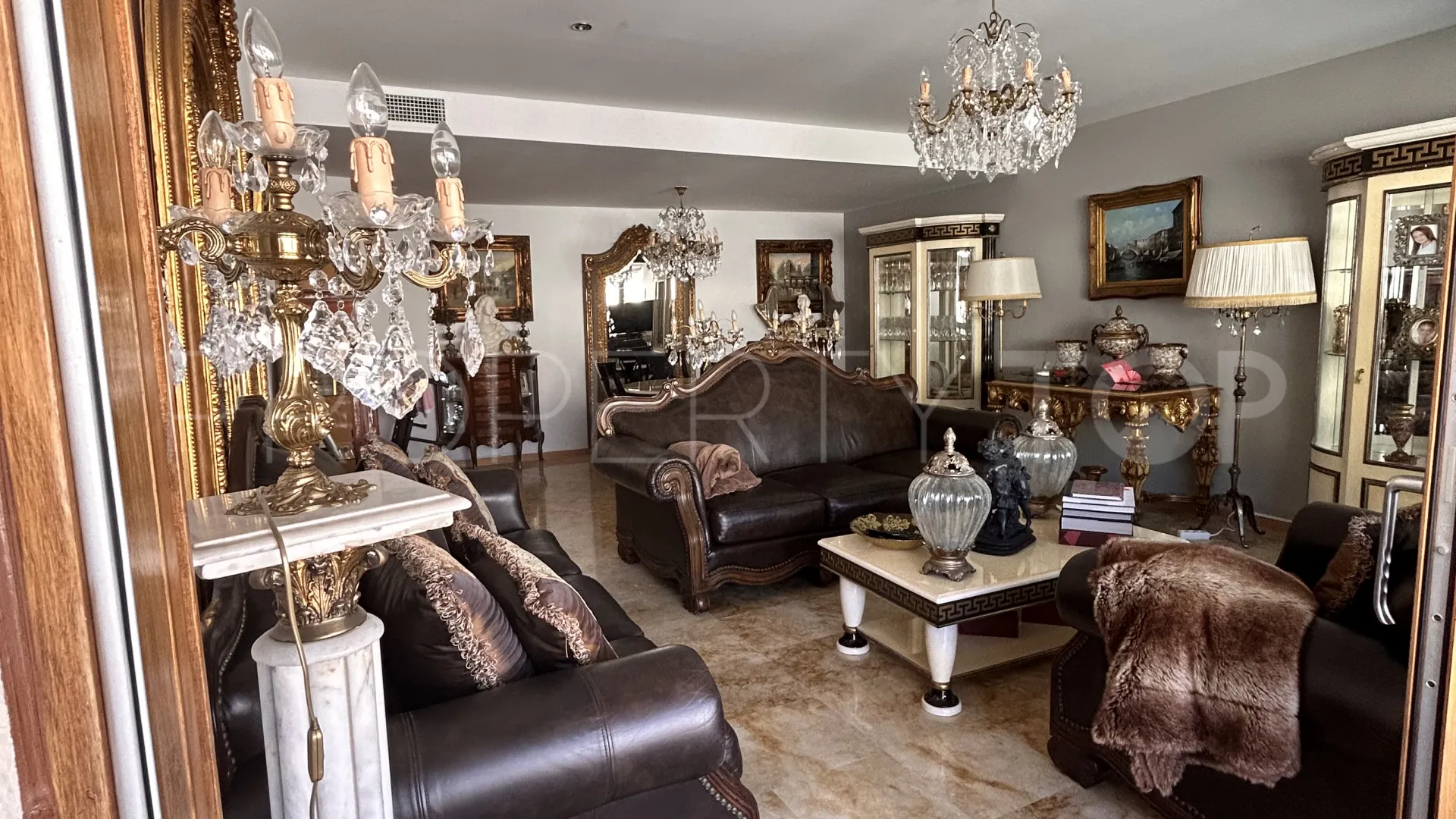 Marbella Este, apartamento planta baja de 3 dormitorios a la venta