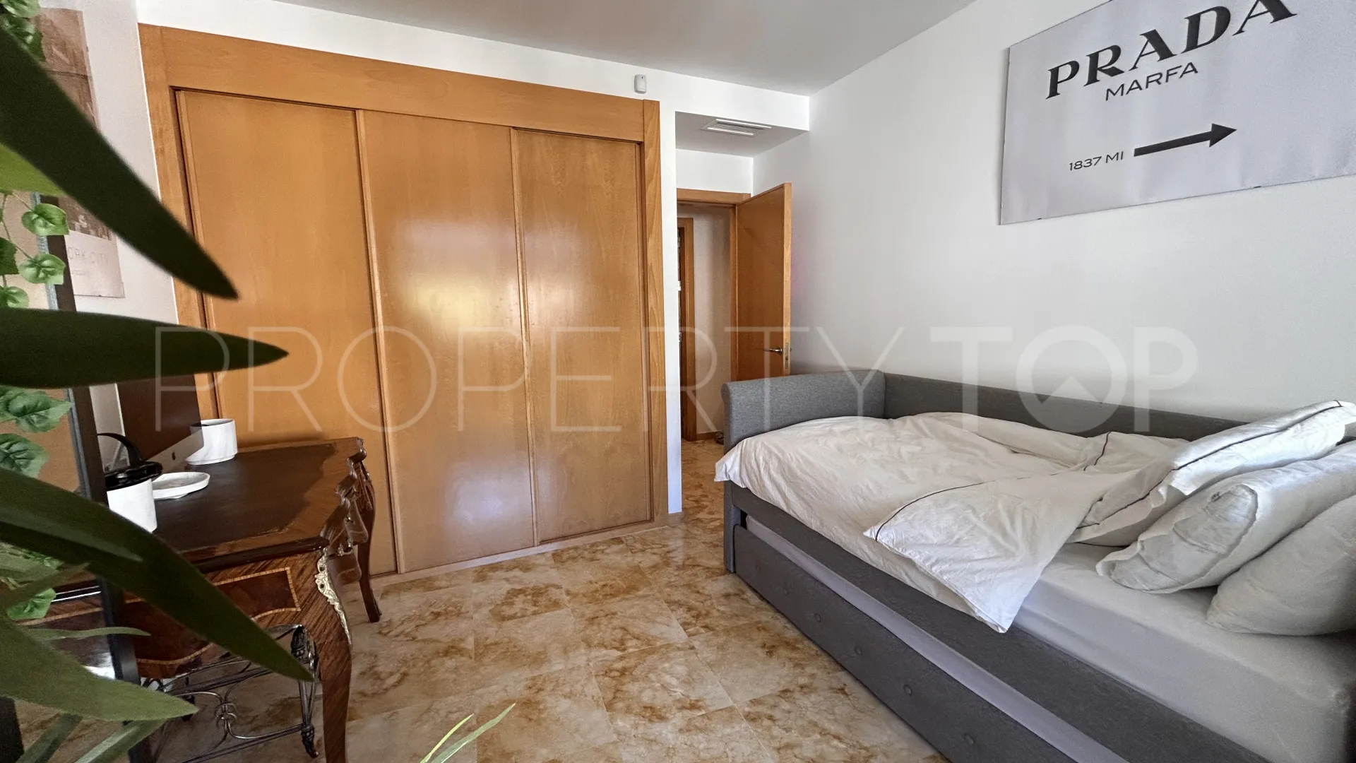 Marbella Este, apartamento planta baja de 3 dormitorios a la venta