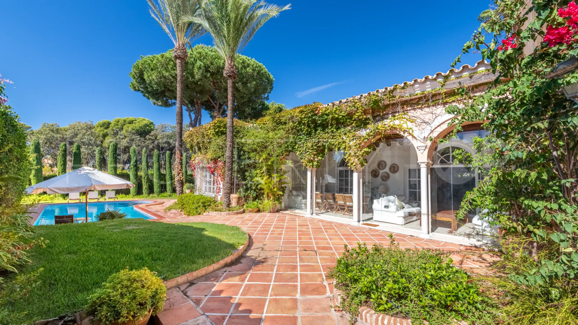 4 bedrooms villa in Beach Side New Golden Mile for sale
