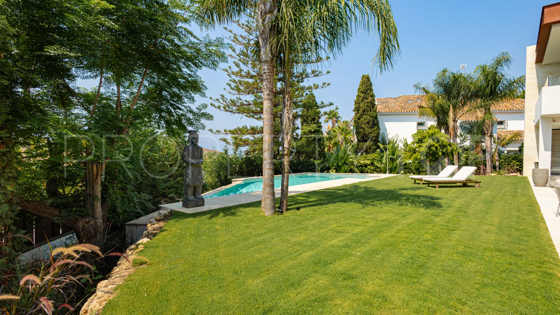 Villa en venta de 5 dormitorios en Marbella Este