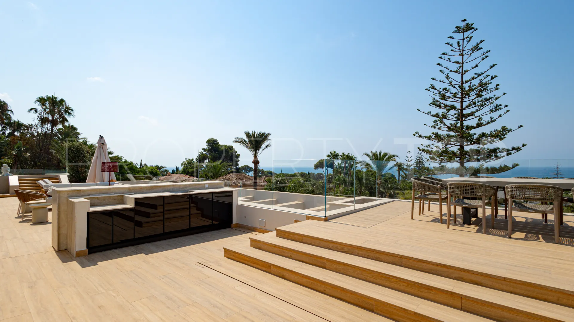 Villa en venta de 5 dormitorios en Marbella Este