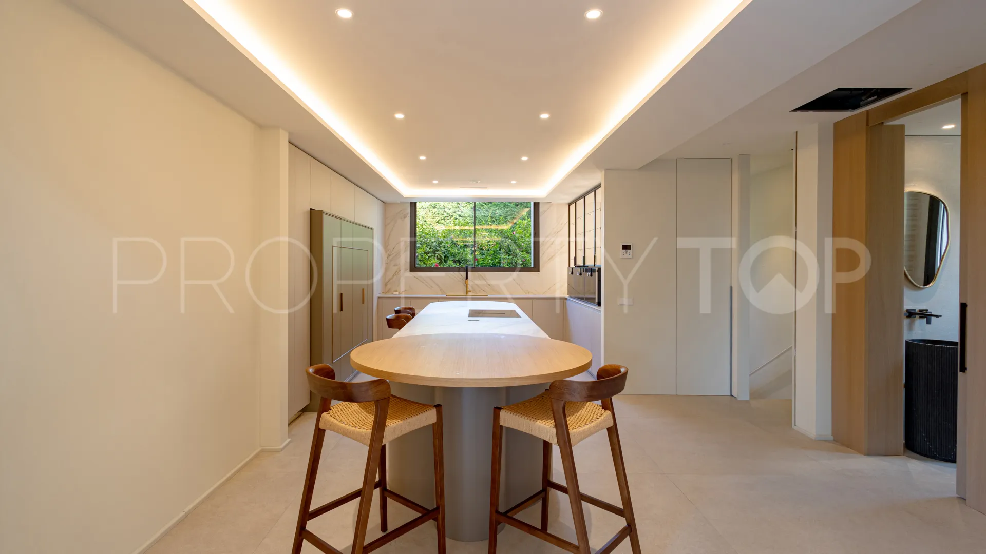 Villa en venta de 5 dormitorios en Marbella Este