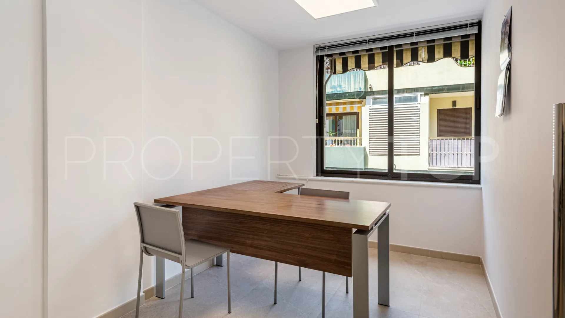 Buy office in Marbella Centro