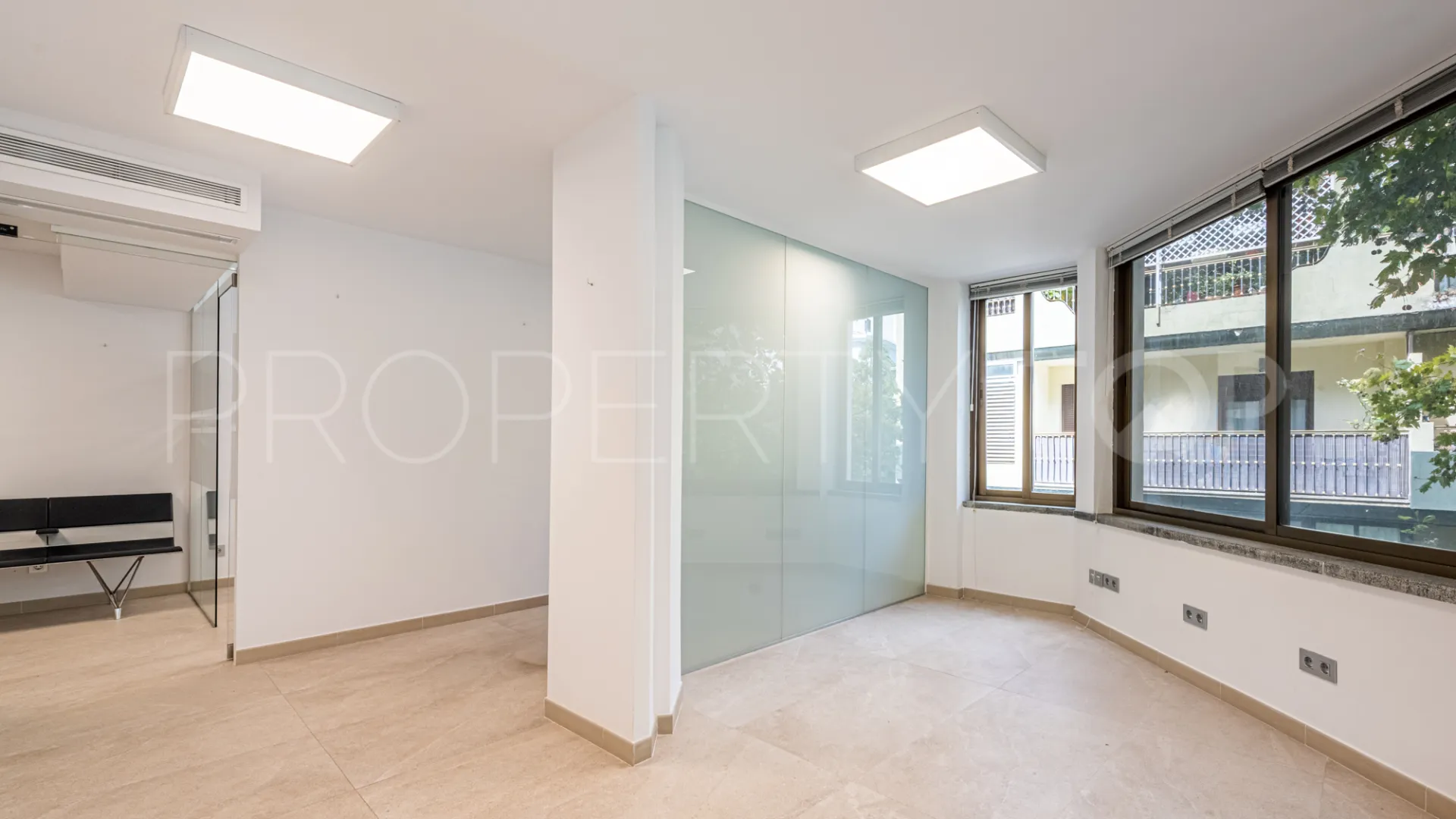 Buy office in Marbella Centro