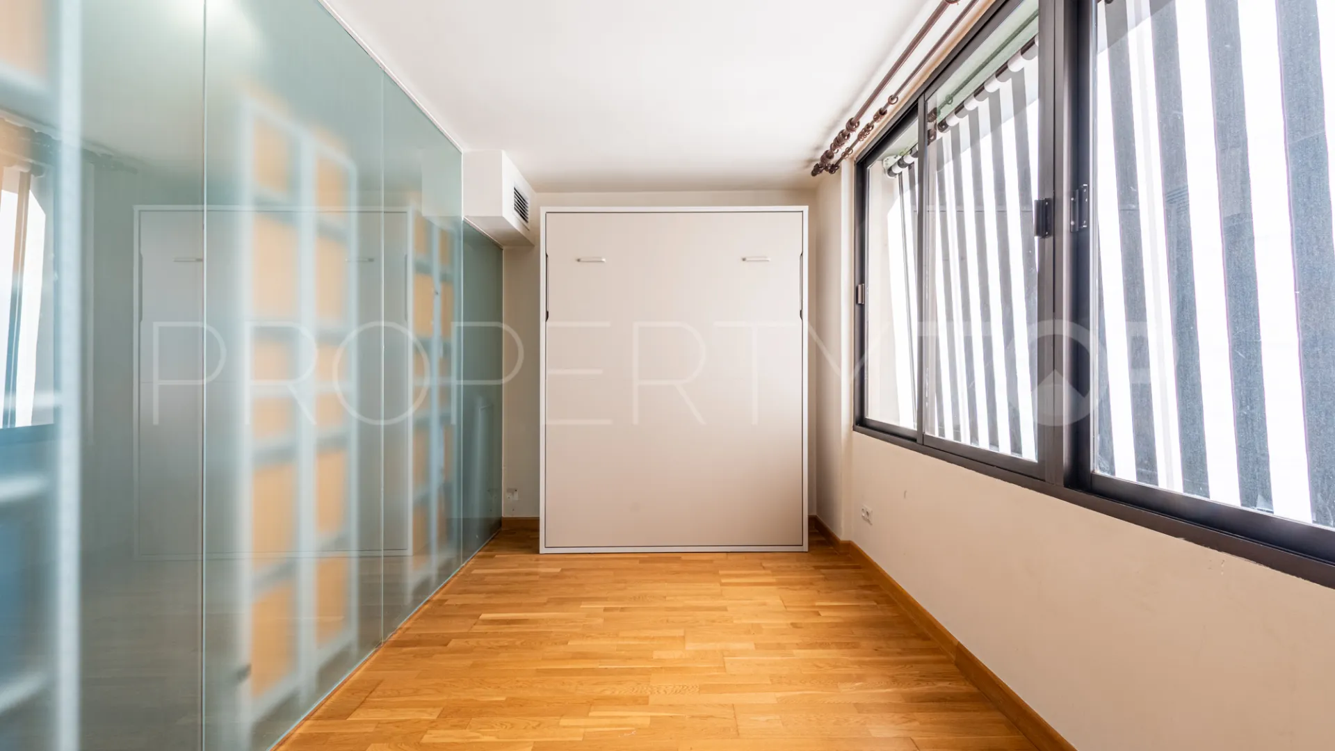 Buy office in Marbella Centro