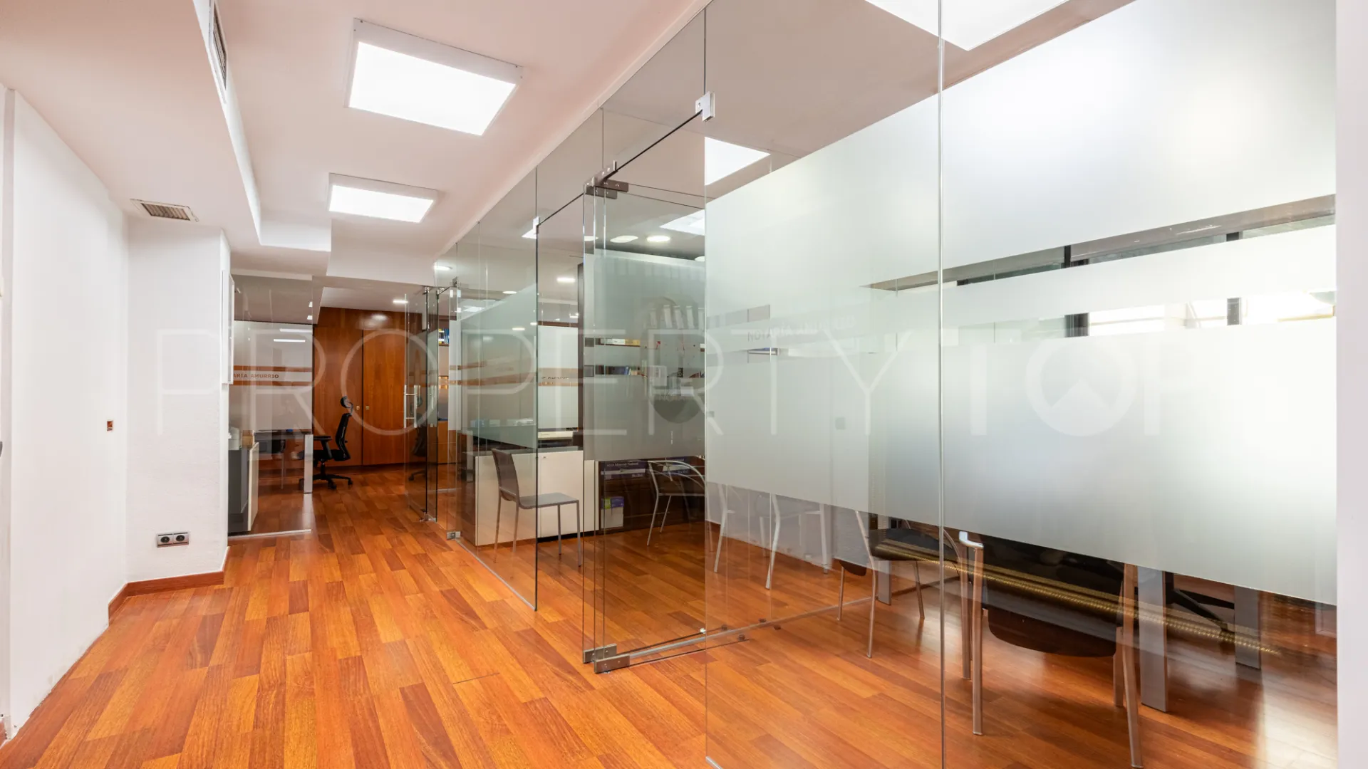 Buy office in Marbella Centro