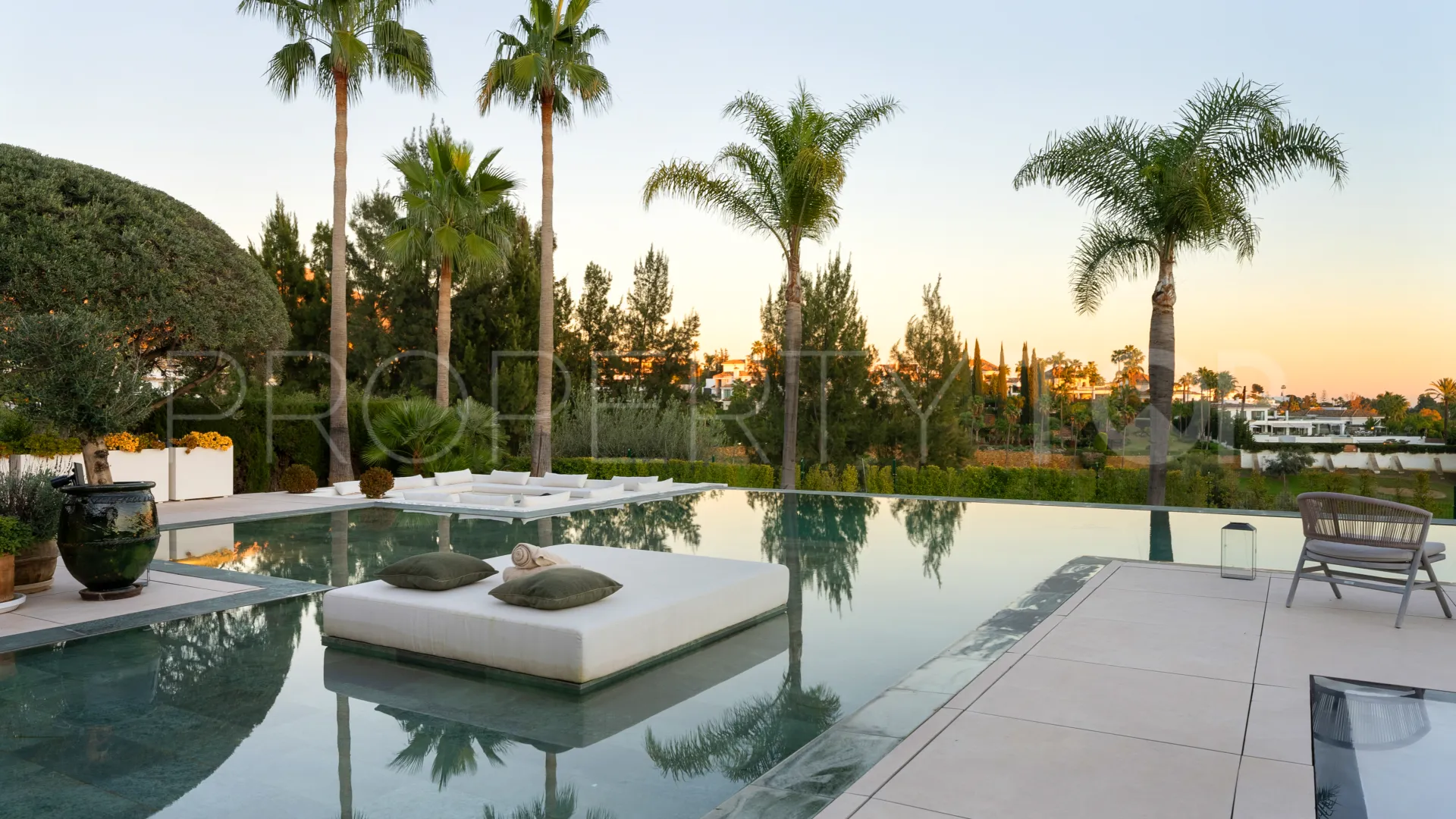 Nueva Andalucia, villa en venta con 6 dormitorios