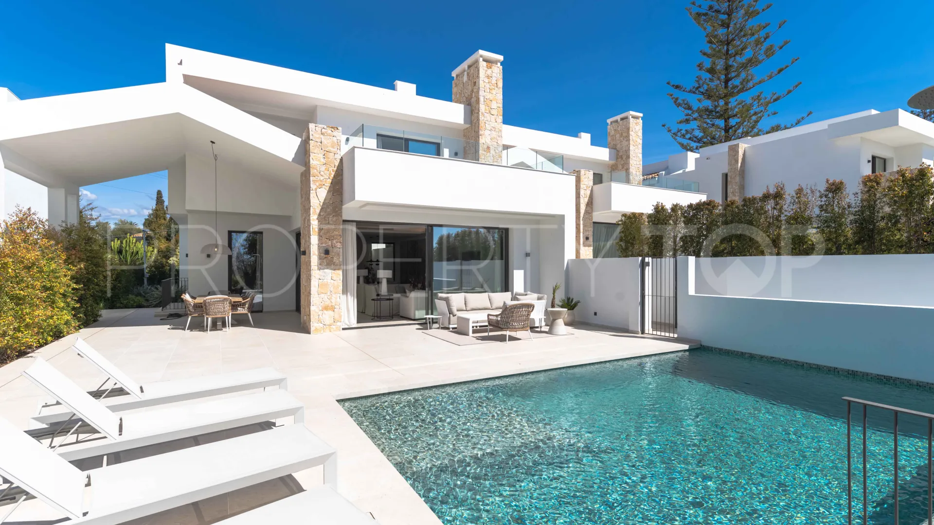 For sale villa with 5 bedrooms in San Pedro de Alcantara