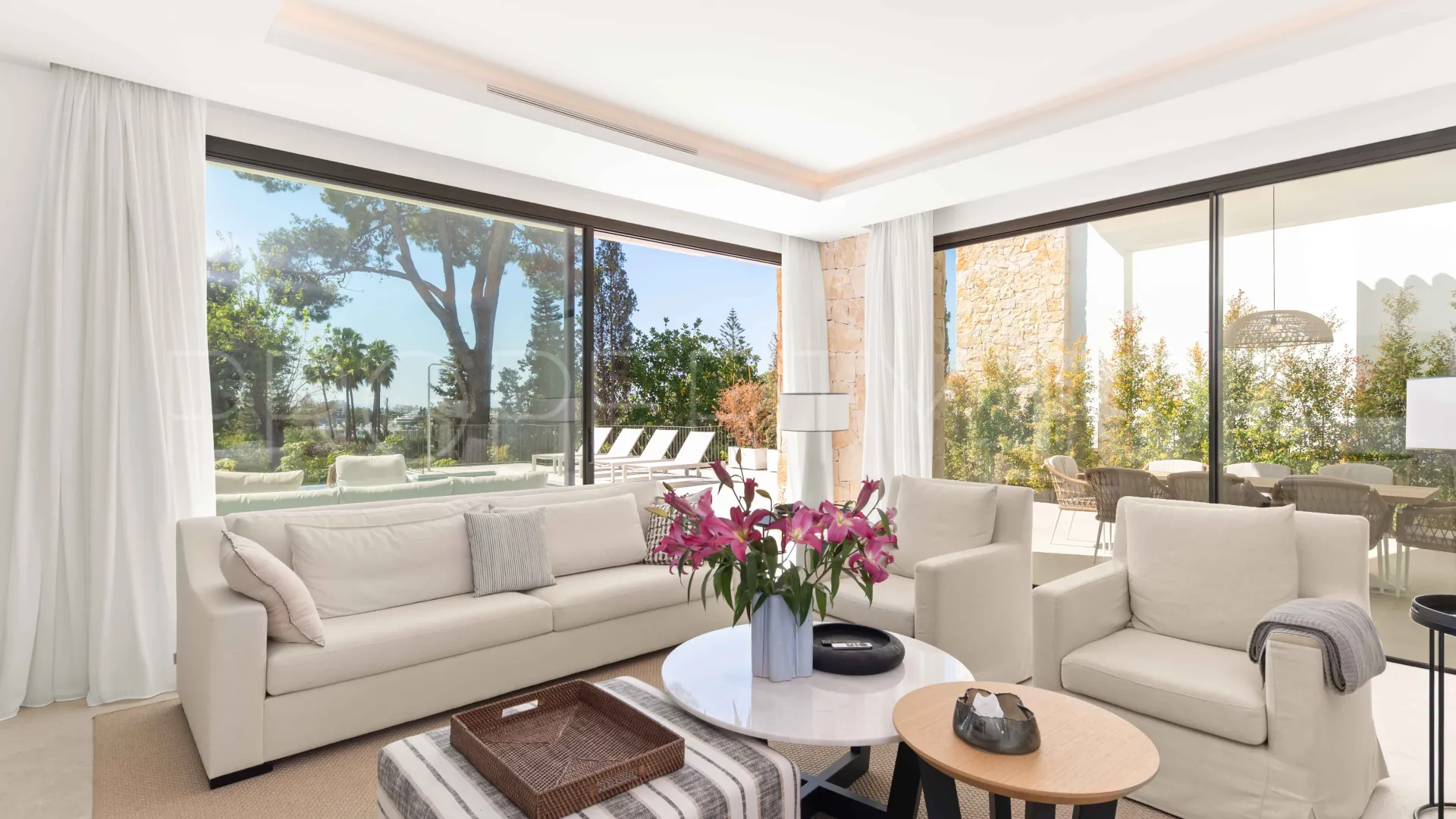 For sale villa with 5 bedrooms in San Pedro de Alcantara