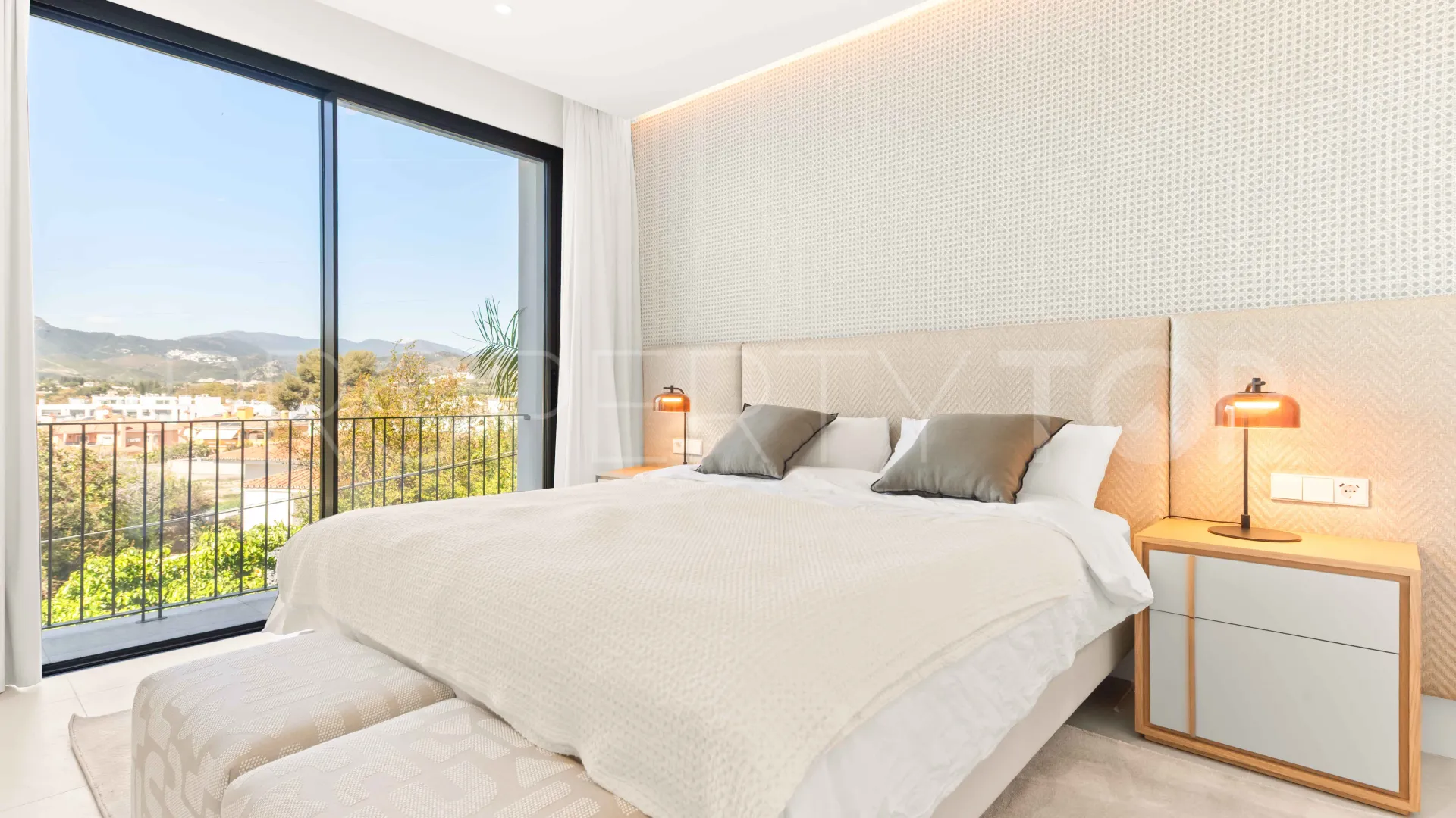 For sale villa with 5 bedrooms in San Pedro de Alcantara