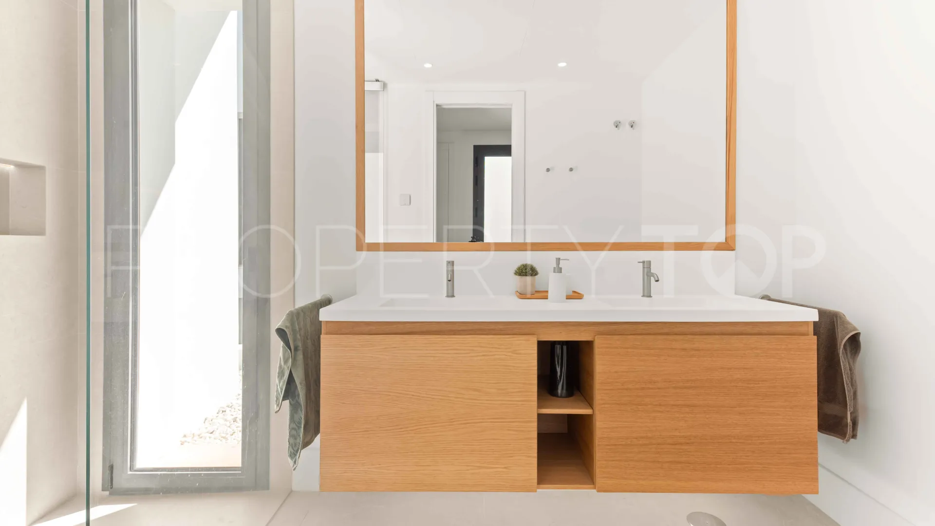 For sale villa with 5 bedrooms in San Pedro de Alcantara