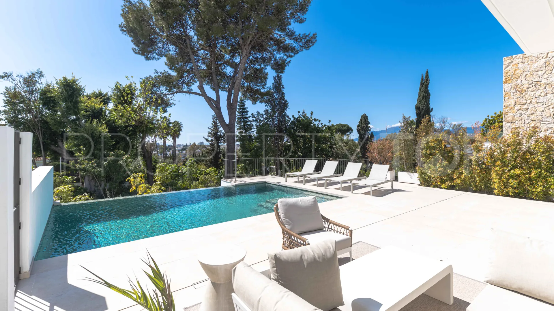 For sale villa with 5 bedrooms in San Pedro de Alcantara