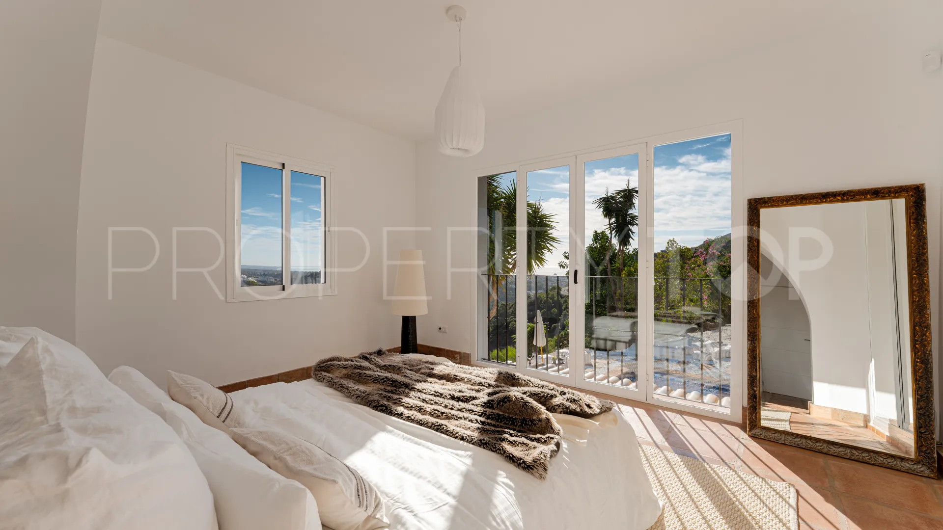 For sale villa with 6 bedrooms in Ctra. De Ronda