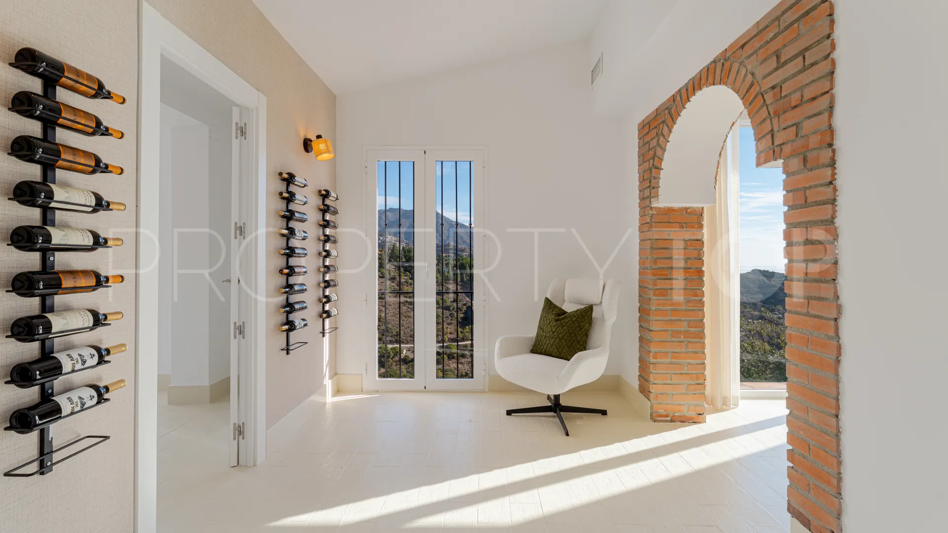 For sale villa with 6 bedrooms in Ctra. De Ronda
