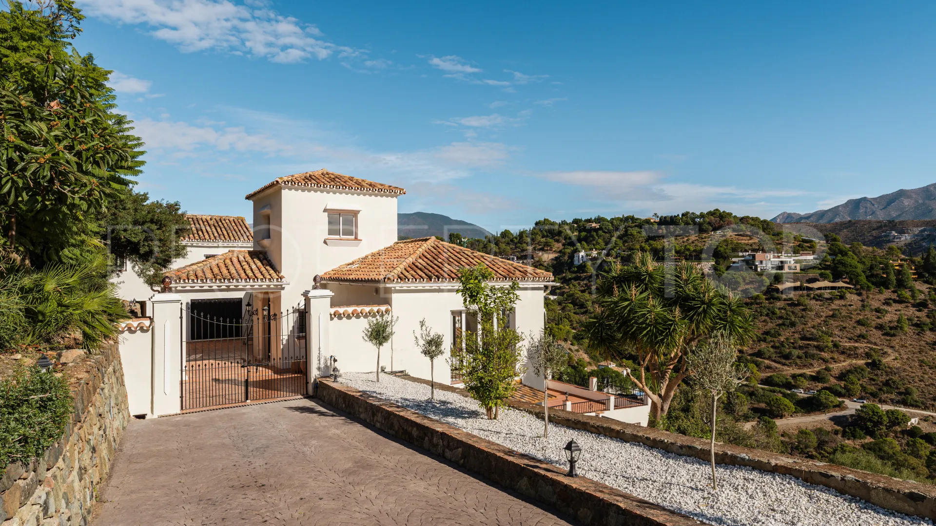 For sale villa with 6 bedrooms in Ctra. De Ronda