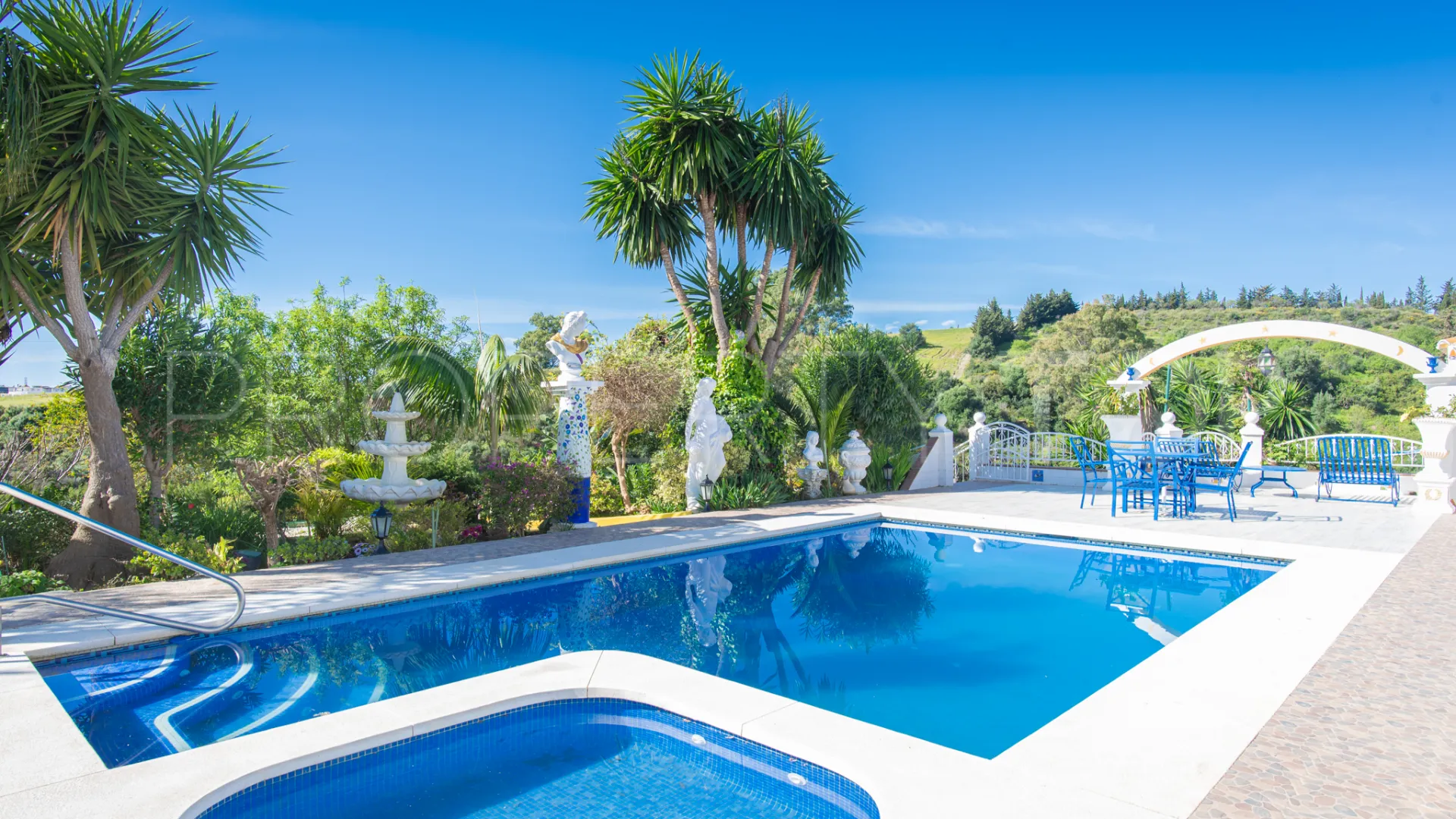 Villa with 4 bedrooms for sale in Estepona
