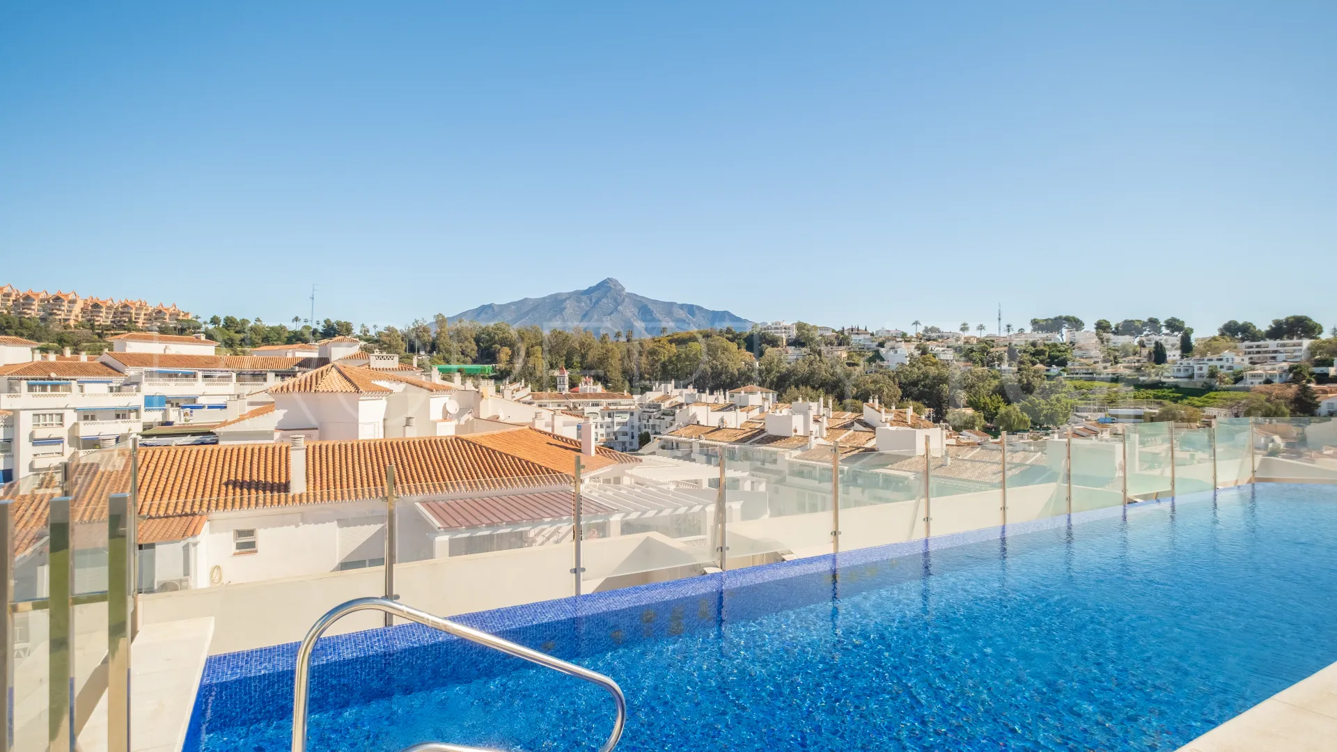 Se vende apartamento con 2 dormitorios en Nueva Andalucia