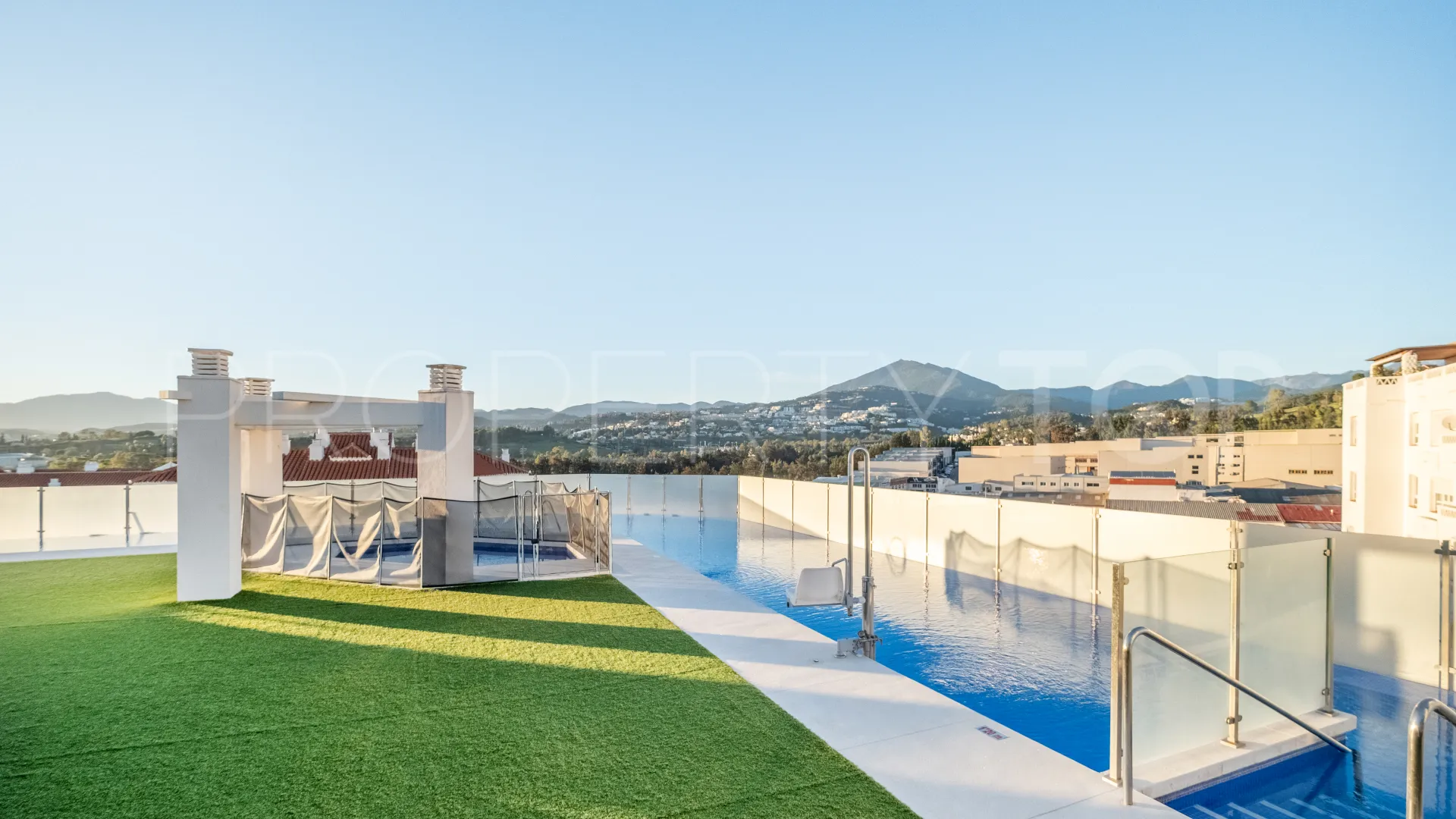 Se vende apartamento con 2 dormitorios en Nueva Andalucia