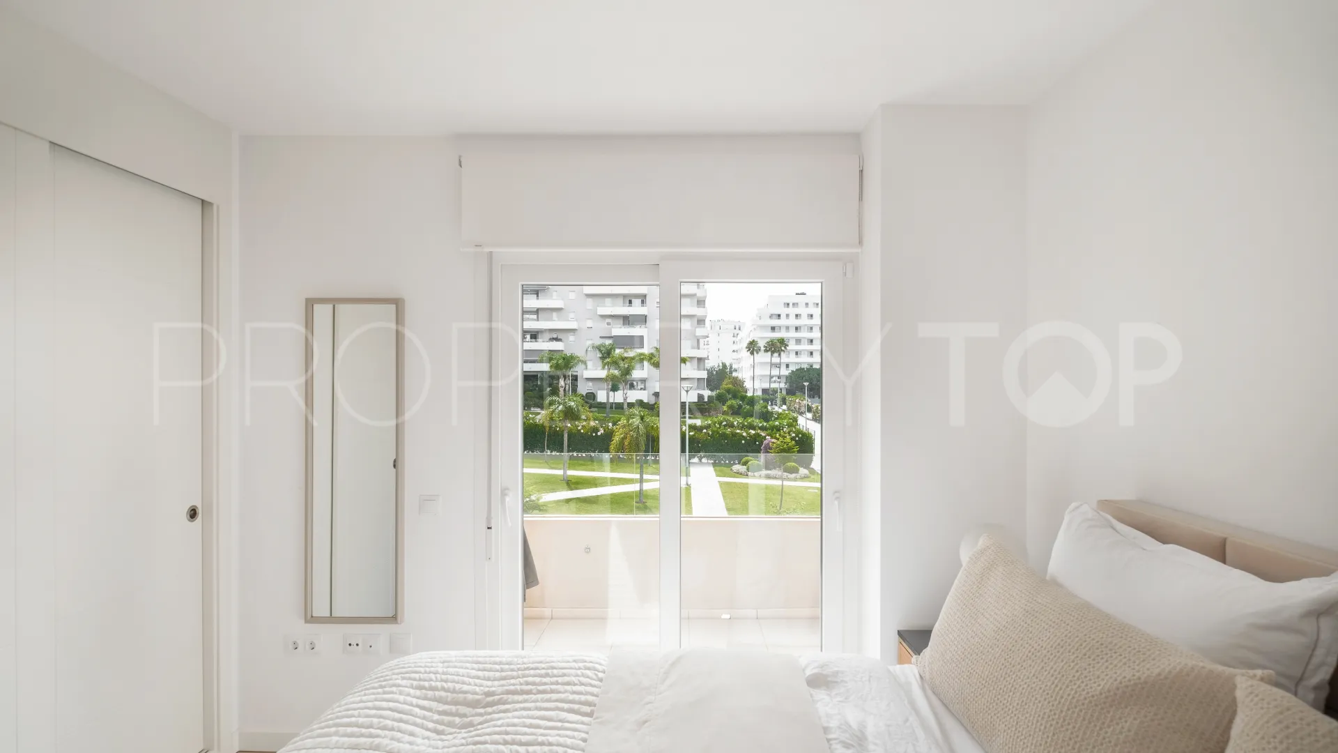 Se vende apartamento con 2 dormitorios en Nueva Andalucia