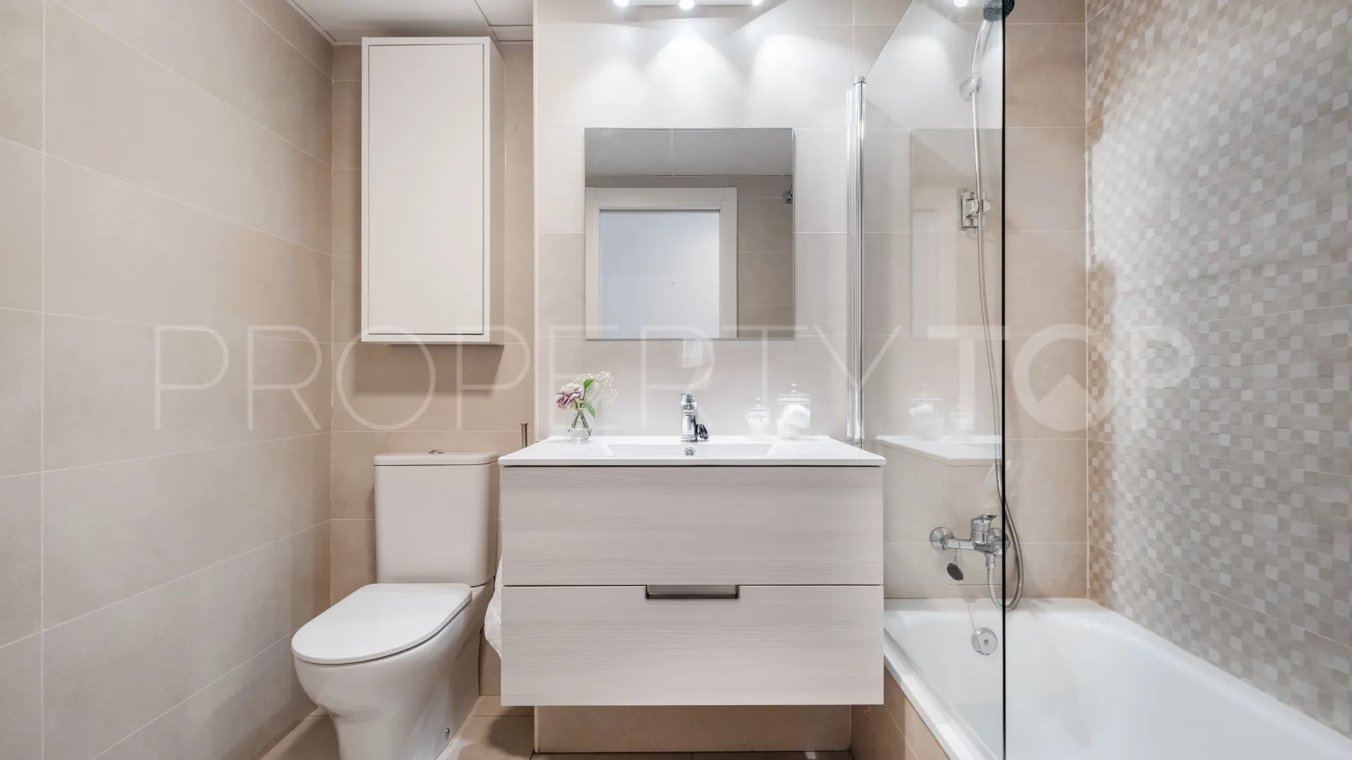 Se vende apartamento con 2 dormitorios en Nueva Andalucia