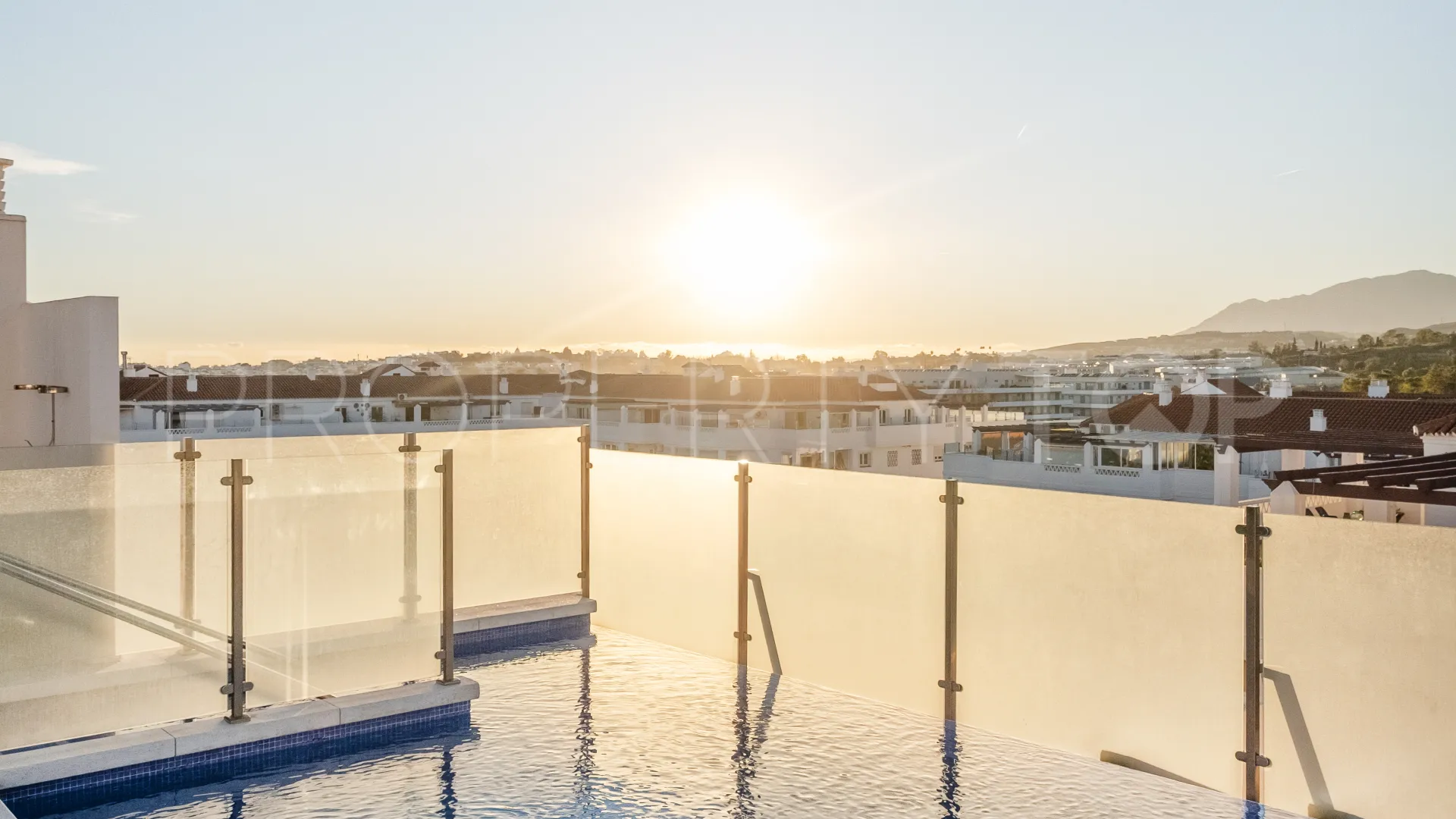 Se vende apartamento con 2 dormitorios en Nueva Andalucia