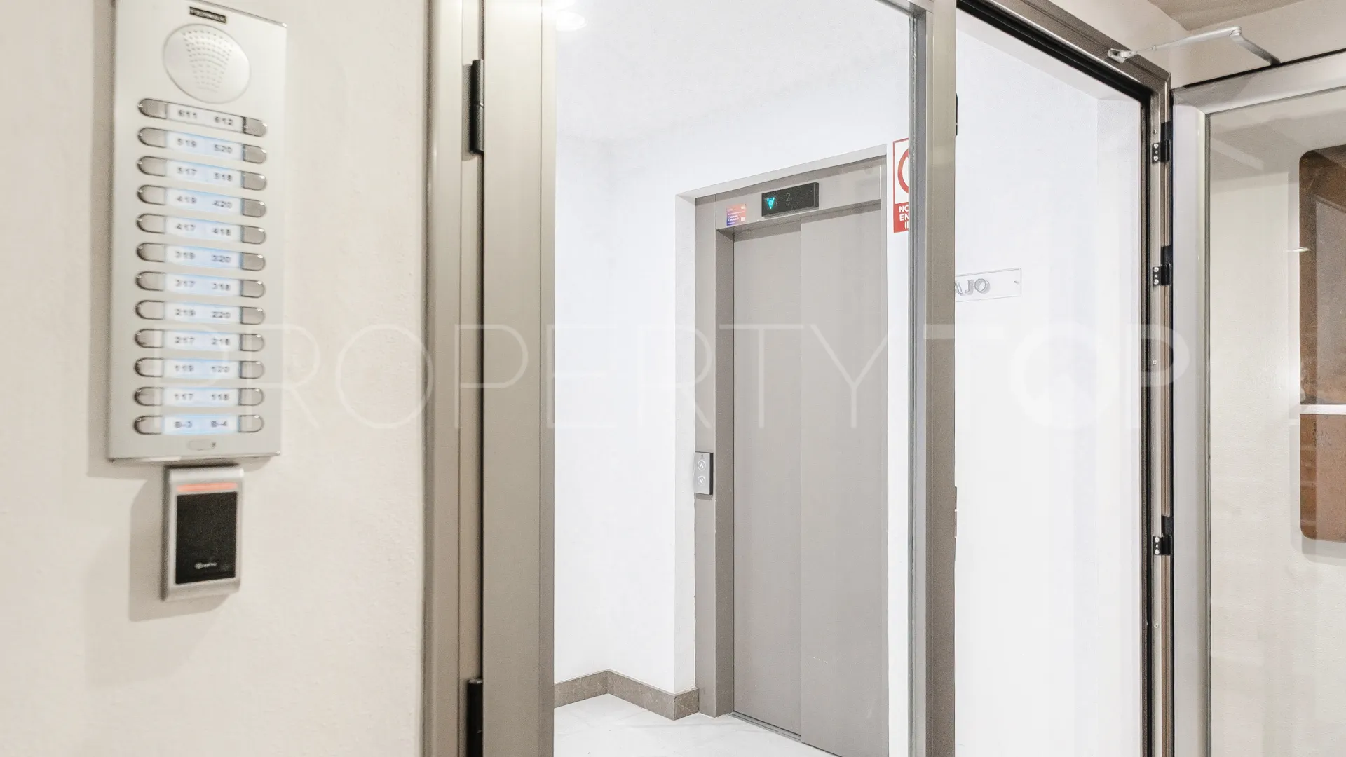 Se vende apartamento con 2 dormitorios en Nueva Andalucia