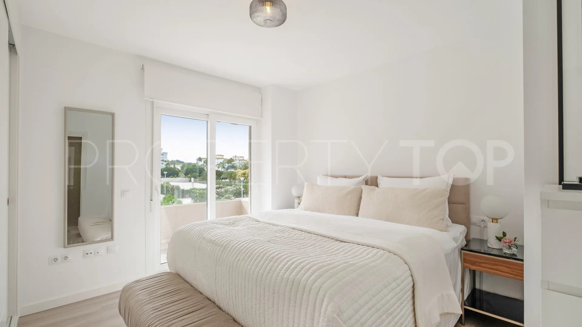 Se vende apartamento con 2 dormitorios en Nueva Andalucia
