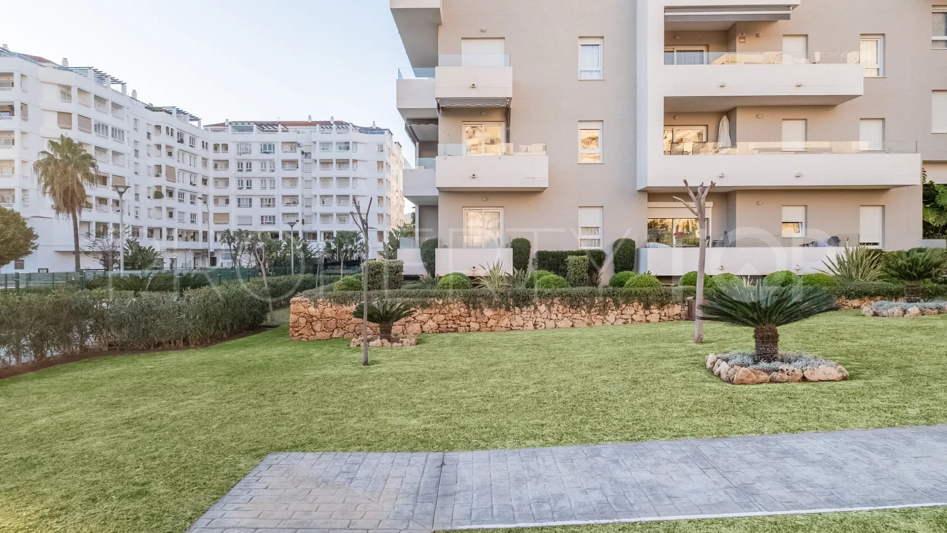 Se vende apartamento con 2 dormitorios en Nueva Andalucia