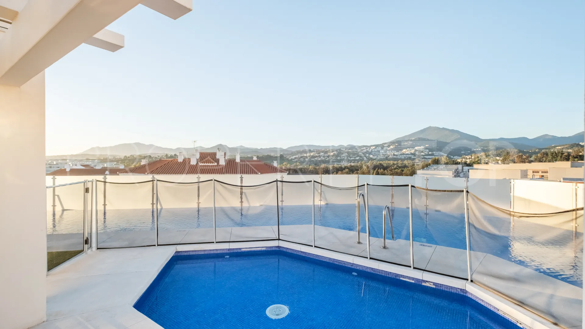 Se vende apartamento con 2 dormitorios en Nueva Andalucia