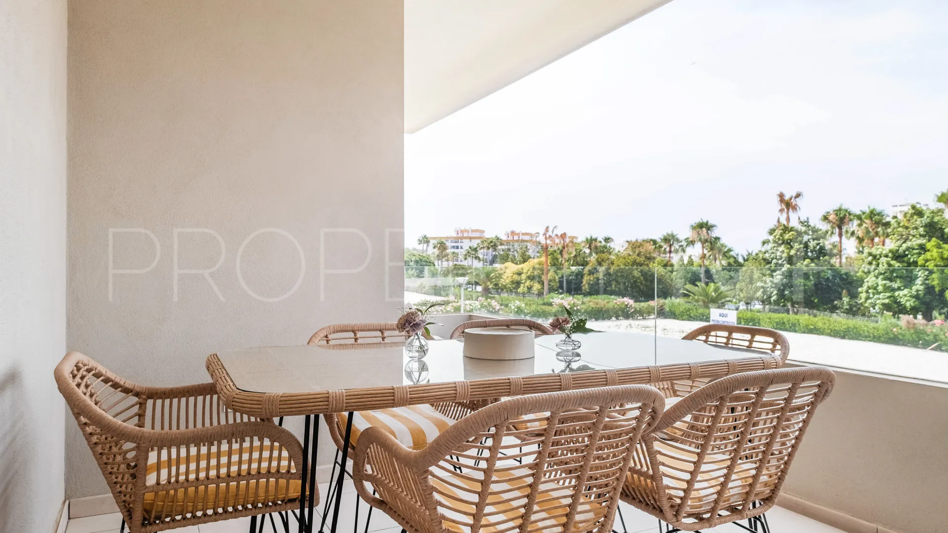 Se vende apartamento con 2 dormitorios en Nueva Andalucia
