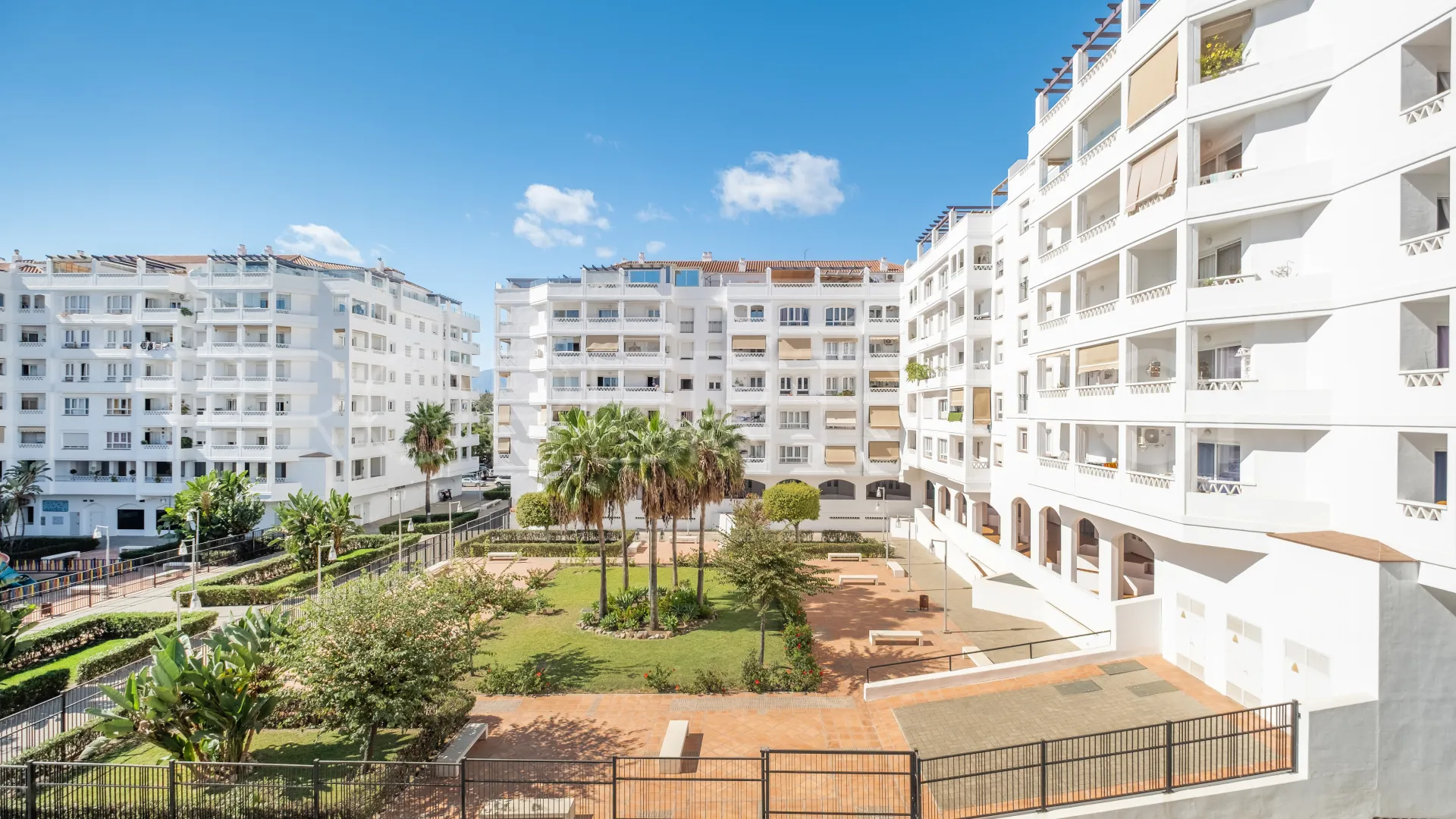 Se vende apartamento con 2 dormitorios en Nueva Andalucia