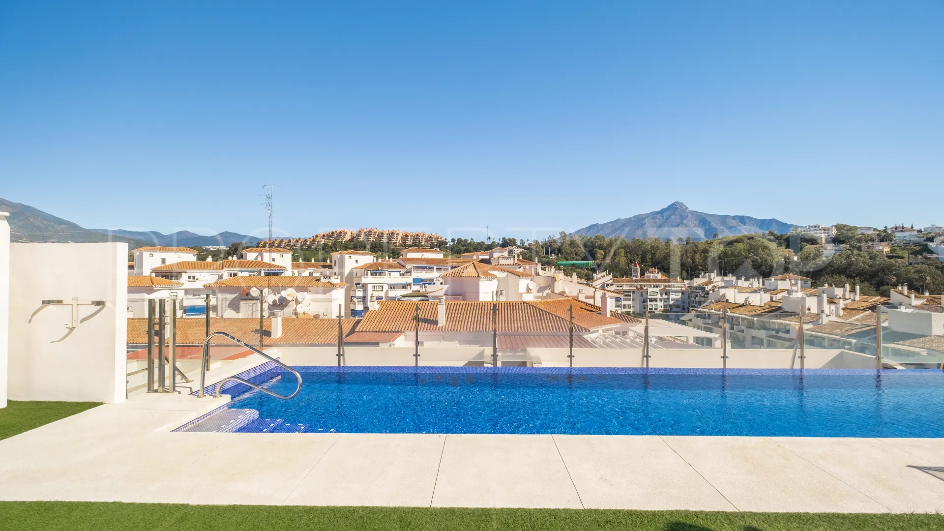 Se vende apartamento con 2 dormitorios en Nueva Andalucia