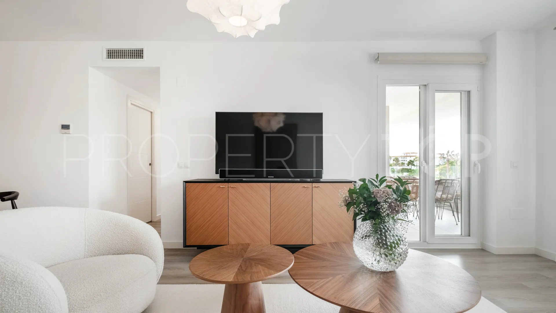 Se vende apartamento con 2 dormitorios en Nueva Andalucia