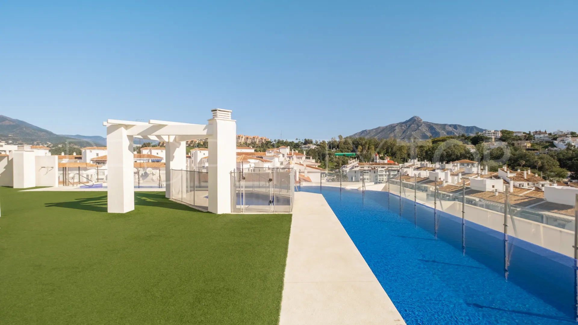 Se vende apartamento con 2 dormitorios en Nueva Andalucia