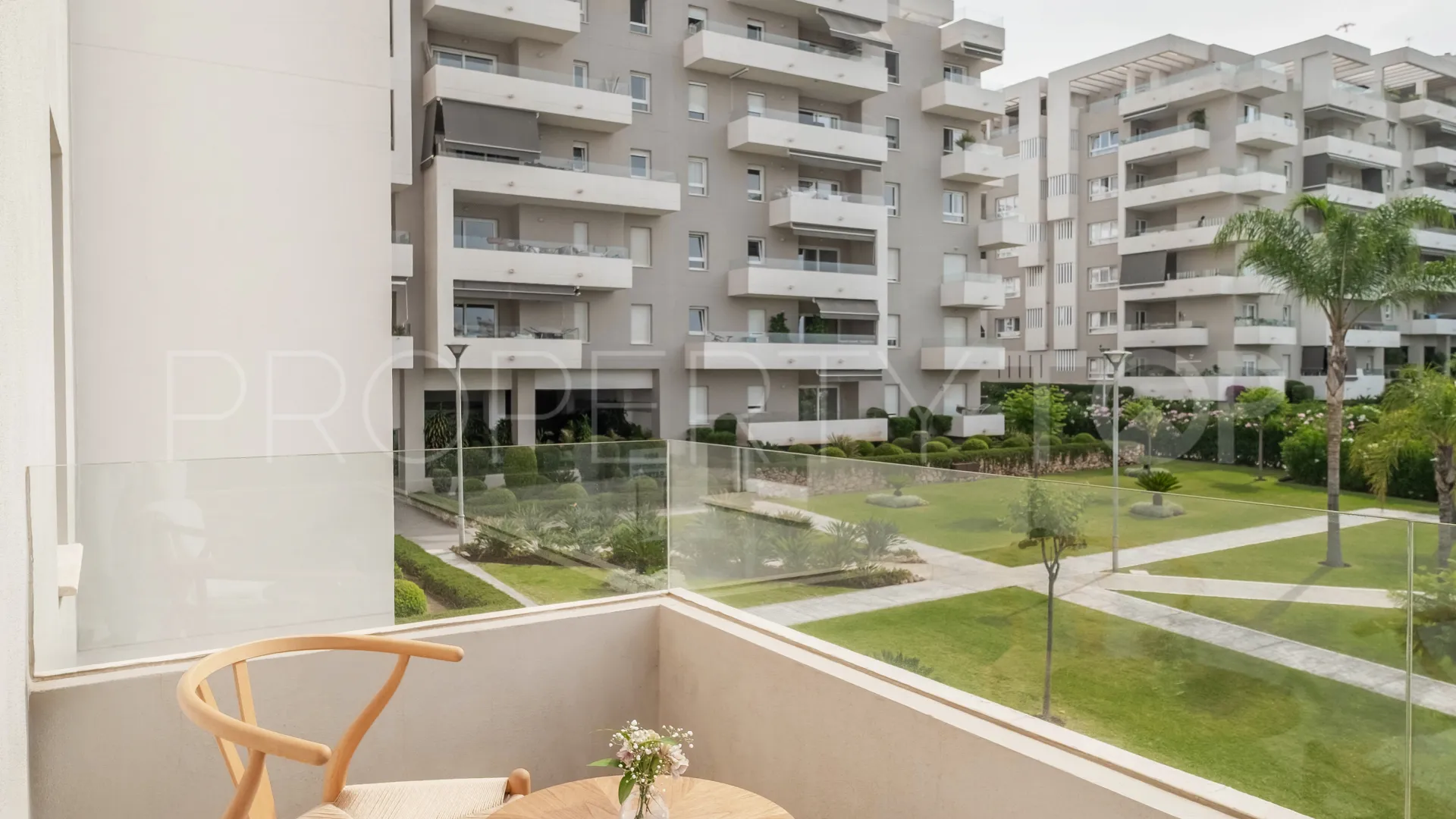 Se vende apartamento con 2 dormitorios en Nueva Andalucia