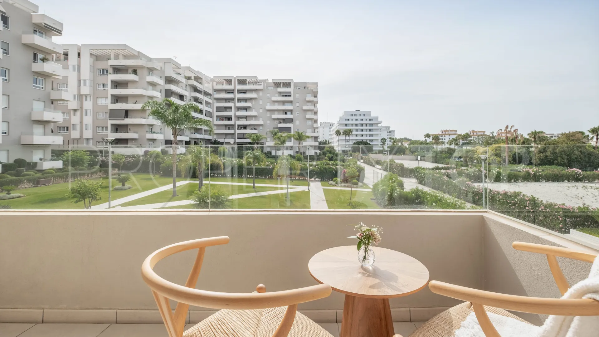 Se vende apartamento con 2 dormitorios en Nueva Andalucia